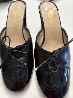 CHANEL Black Leather CC Logo Bow Mules